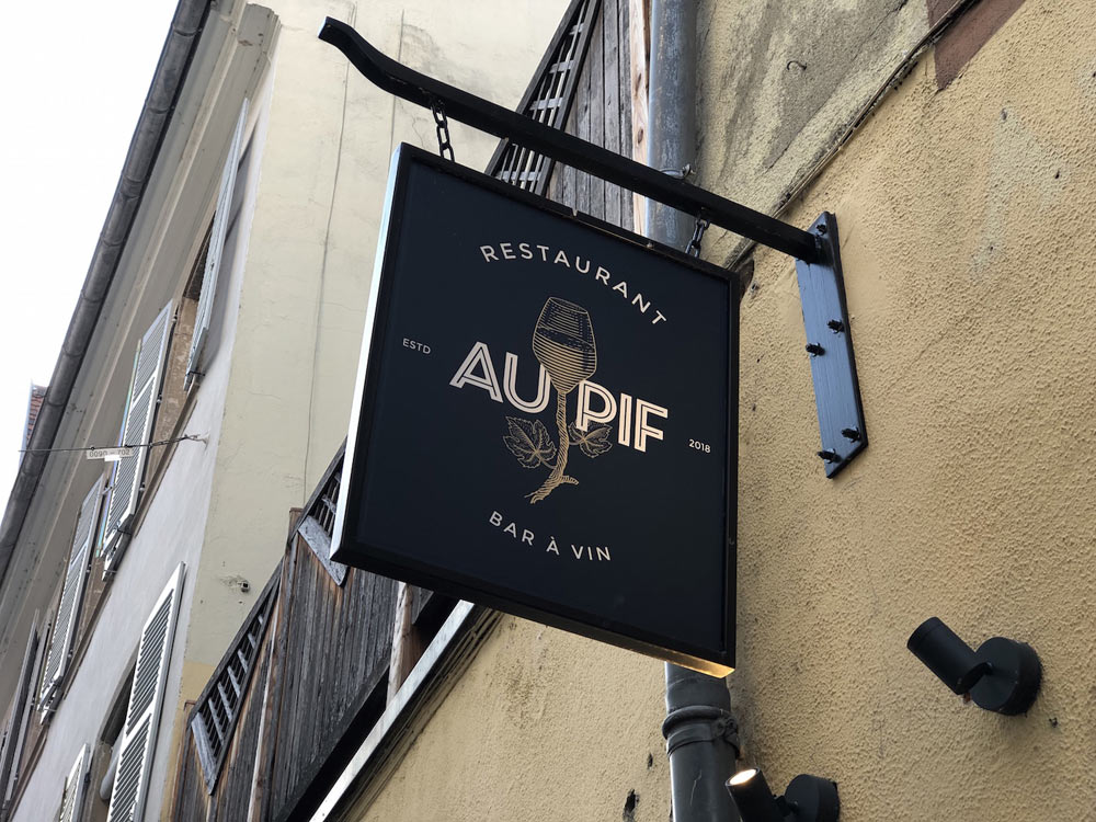 餐飲加小酒館的品牌設(shè)計